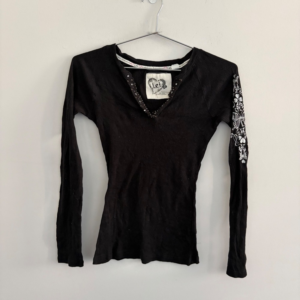 L.E.I. Womens Black Ribbed Long Sleeve Henley Top Sequin Butterfly Y2K Medium